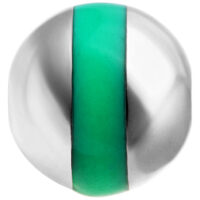 Silberne Titan Kugel mit grünem Streifen auf weißem Hintergrund