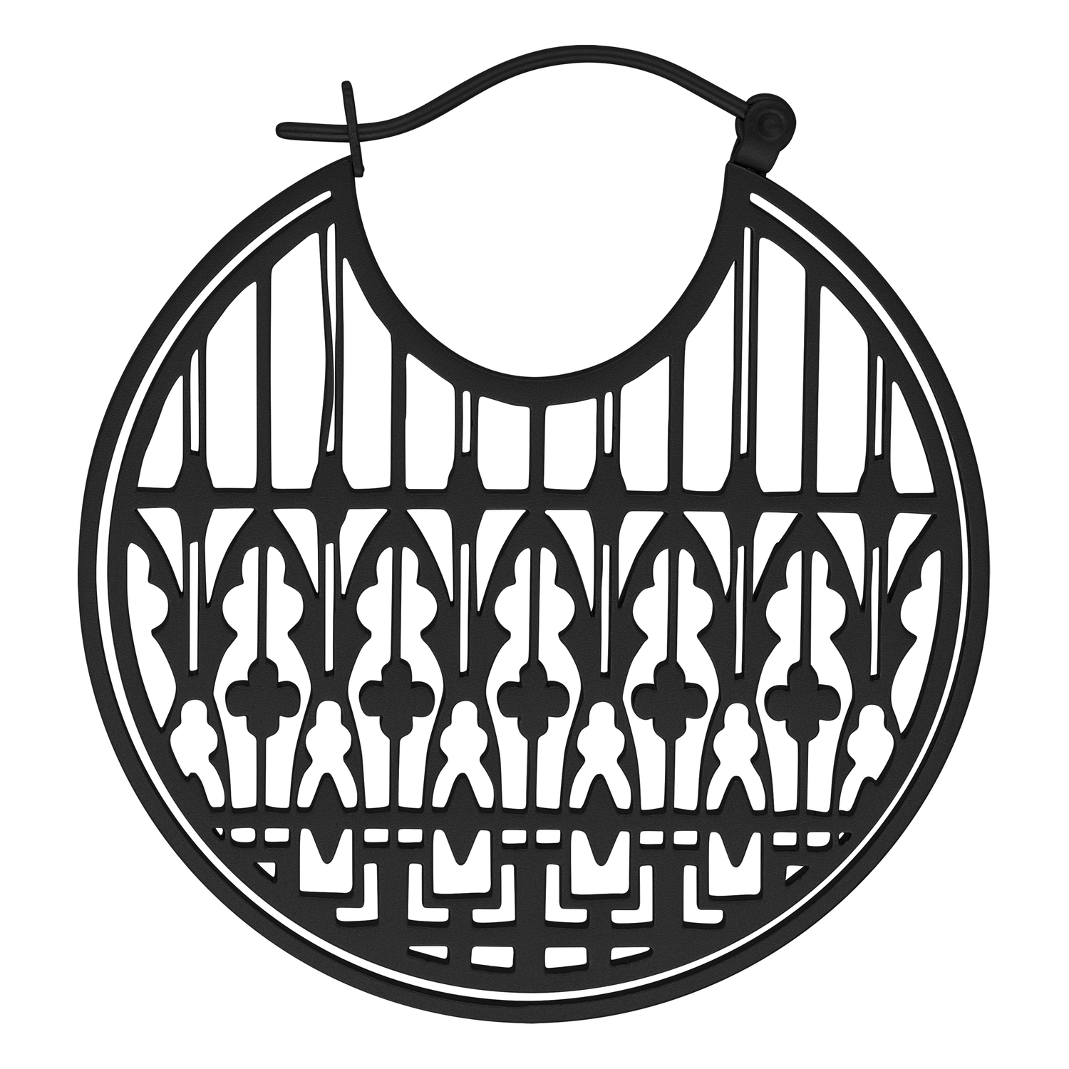 Schwarze Gothic Cathedral Hoops aus Stahl Schwarze Ohrringe im gotischen Stil aus Chirurgenstahl auf weißem Hintergrund