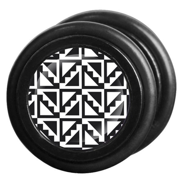 Schwarzer Fake Plug aus Chirurgenstahl mit geometrischem Schwarz-Weiß Muster auf weißem Hintergrund