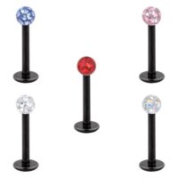 Multi Jewelled Labret in verschiedenen Farben Fünf schwarze Labrets aus Titan mit bunten Kristallen auf weißem Hintergrund