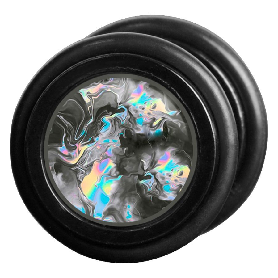 Schwarzer Fake Plug mit buntem, marmoriertem Muster auf weißem Hintergrund