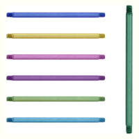 Titan Highline Gerade Stäbe in bunten Farben Sieben titanfarbene Gerade Stäbe in Lila, Hellgrün, Dunkelblau, Violett und Hellblau auf weißem Hintergrund