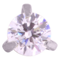 Nahaufnahme eines Nasensteckers aus Chirurgenstahl mit kristallklaren und rosa Steinen auf weißem Hintergrund