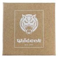 Braune Wildcat Schmuckbox mit weißem Logo auf neutralem Hintergrund